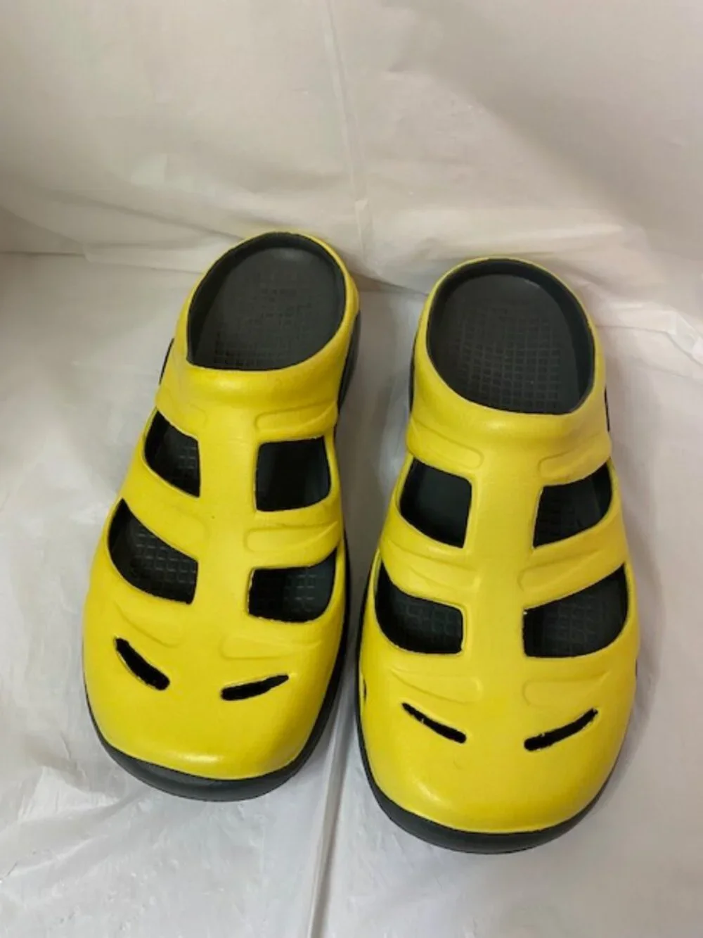 Shimano Evair Marine Shoes, Yellow/Black Ultralight Water Clogs, Men's size 8